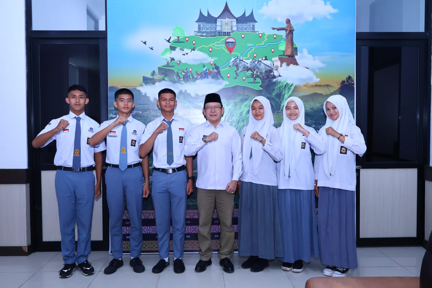 zulmaeta-lepas-enam-calon-paskibraka,-target-tembus-nasional