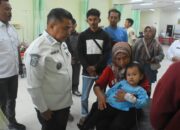 Bupati Agam Tinjau Korban Longsor Dirawat di RSAM Bukittinggi