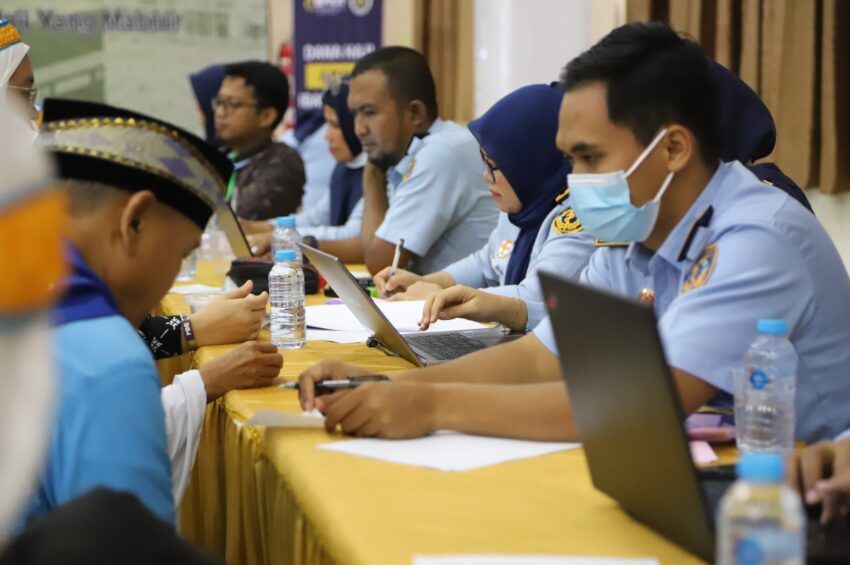 tim-medis-padang-tunda-keberangkatan-jemaah-haji-asal-tanah-datar
