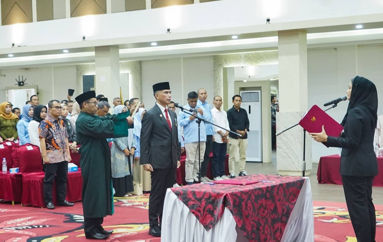 bupati-annisa-lantik-sekda-definitif-dharmasraya