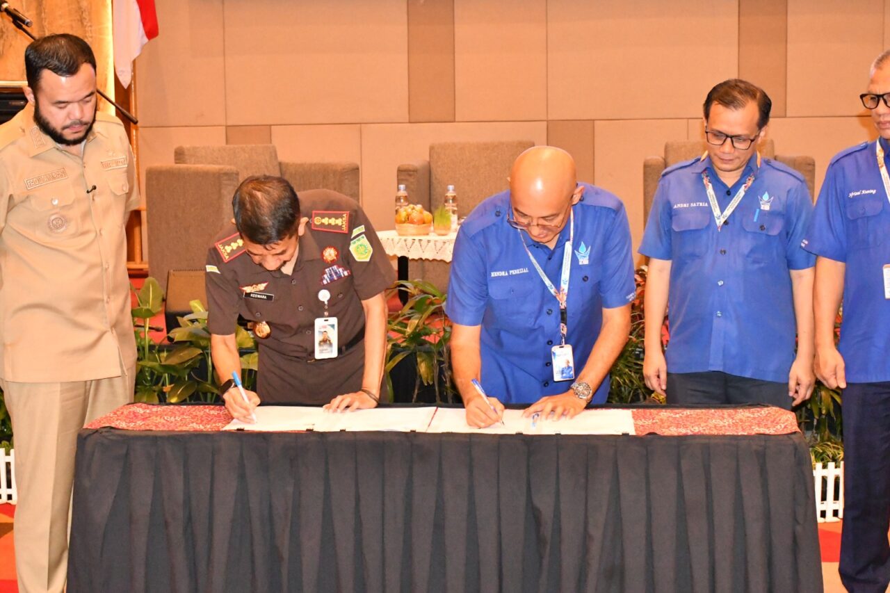 perumda-am-kota-padang-dan-kejari-teken-mou-pendampingan-hukum-perdata-dan-tun