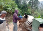 PT Semen Padang Percepat Betonisasi Jalan Puncak Labuang