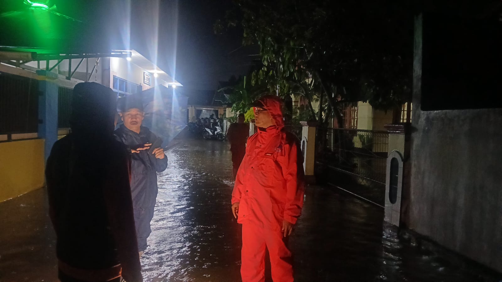sekda-rida-ananda-pimpin-penanganan-banjir-payakumbuh-hingga-dini-hari