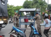 Satpol PP Padang Tertibkan Lapak PKL di Sejumlah Titik Kota