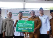 Pemkab Tanah Datar Salurkan Beasiswa untuk 198 Calon Mahasiswa