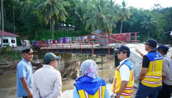 Bupati Tanah Datar Tinjau Perbaikan Tujuh Jembatan Taluak