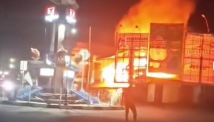 Kebakaran Tiga Ruko di Pasaman Barat Timbulkan Kerugian Rp300 Juta