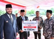 Pemkot Padang Anugerahi Penggerak Kebersihan Lingkungan pada Peringatan Harkitnas