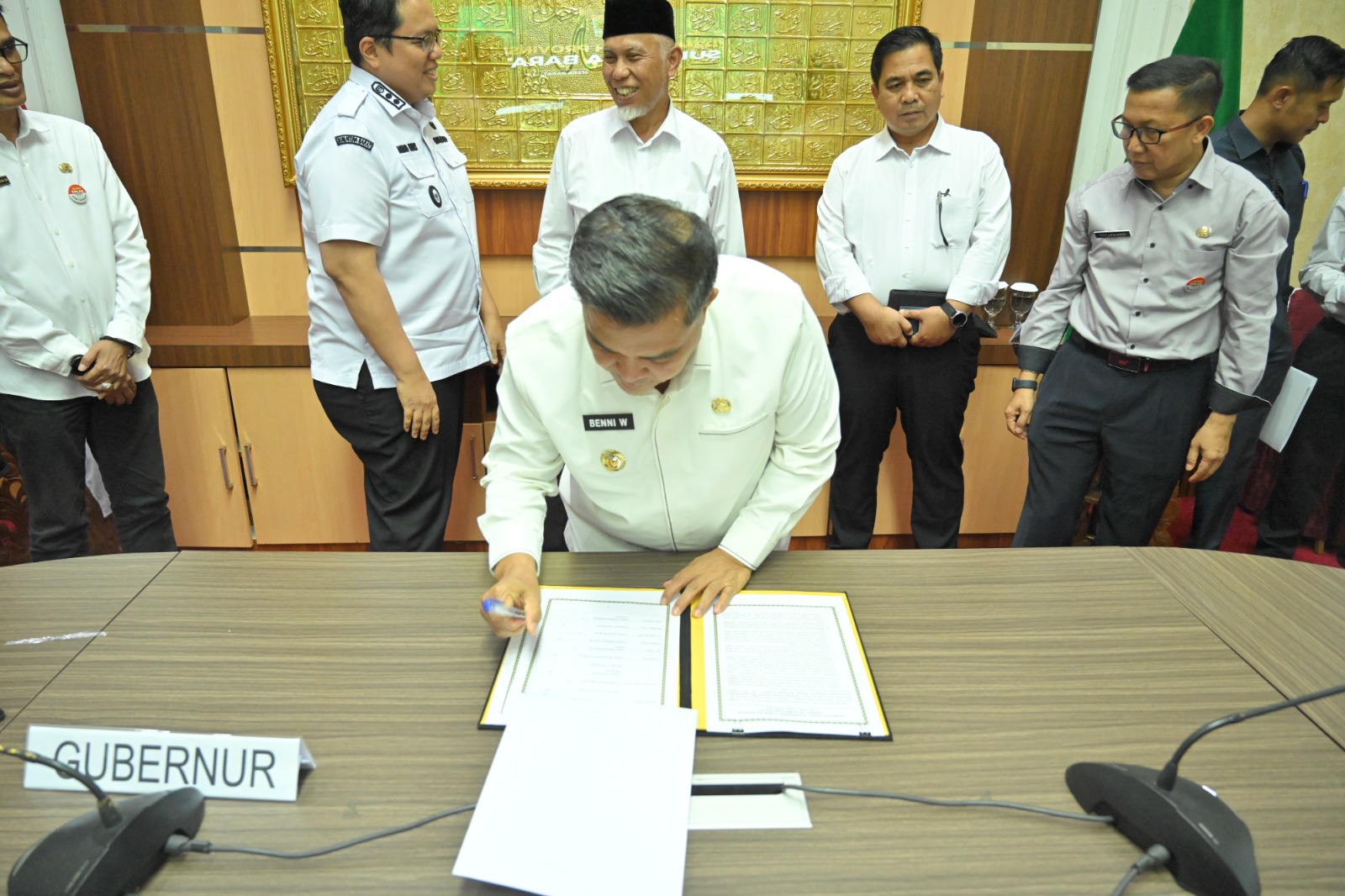 bupati-benni-warlis-hadiri-rakor-strategis-bersama-gubernur-dan-kepala-daerah-se-sumbar