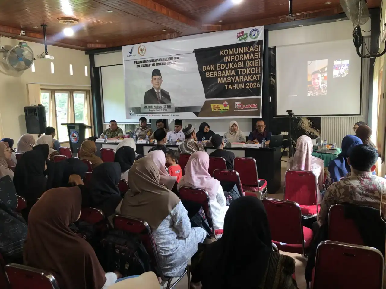 ade-rezki-pratama-bersama-bbpom-gelar-komunikasi-informasi-dan-edukasi-(kie)-bersama-ratusan-masyarakat-di-pauh-sangik