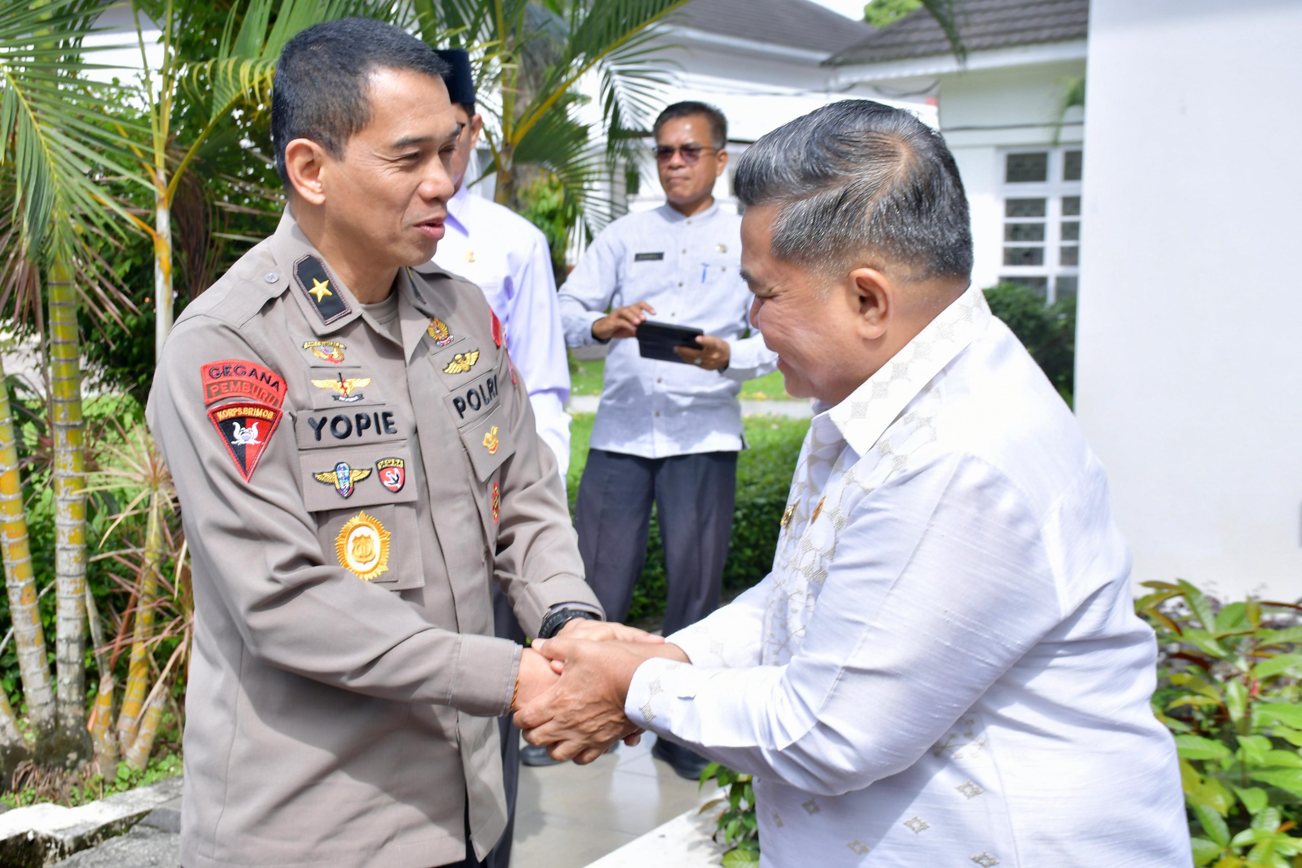 bupati-sambut-kunjungan-teknisi-jibom-utama,-bahas-penanganan-pascabencana-di-agam