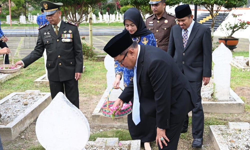 peringati-harkitnas-ke-118-pemko-bukittinggi-berkomitmen-tingkatkan-perhatian-terhada-taman-makam-pahlawan