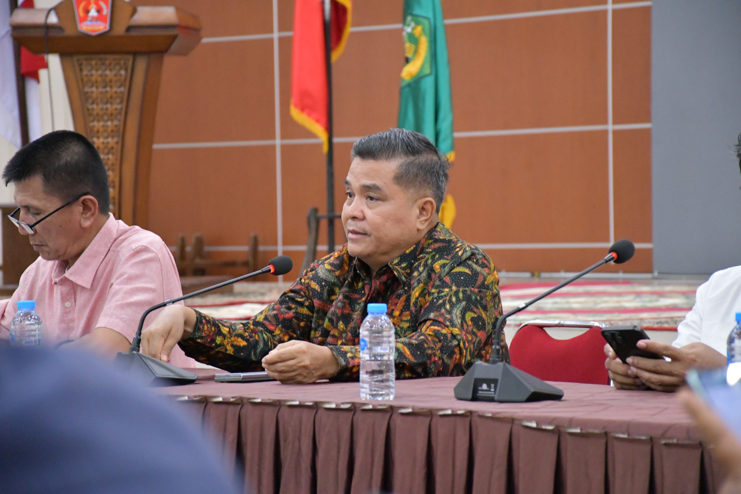 pemkab-agam-gelar-jumpa-pers-bahas-penanganan-pasca-bencana-bersama-awak-media