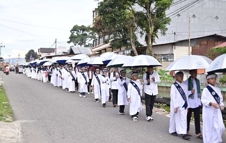 walinagari-ampang-gadang-lepas-pawai-wisuda-tahfidz -sdit-dan-smpit-haji-djalaluddin