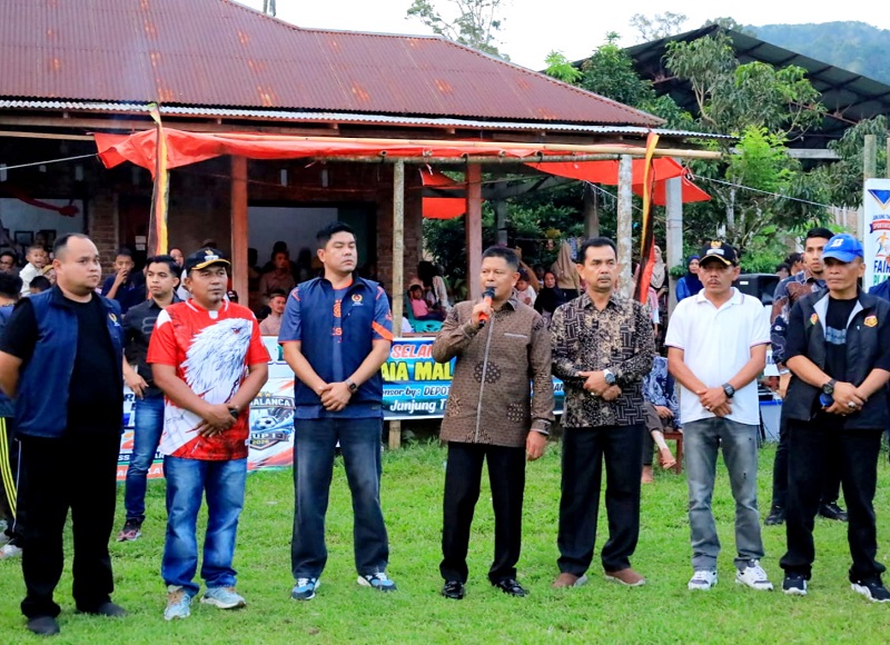 bupati-dan-wakil-bupati-pasaman-saksikan-final-aia-malanca-cup-i