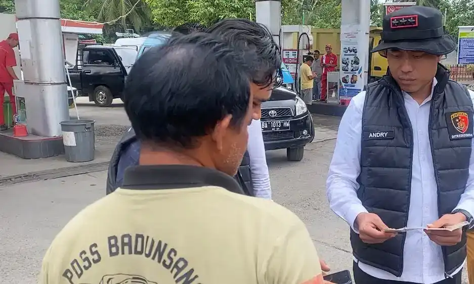 polda-sumbar-bongkar-penimbunan-solar-untuk-tambang-ilegal