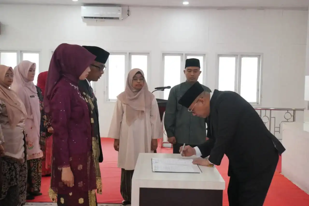 wali-kota-padang-panjang-lantik-puluhan-asn-dan-kepala-sekolah