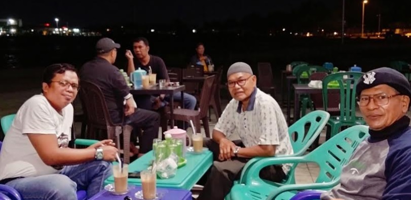 segelas-teh-telur-pinang-di-payakumbuh