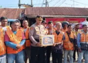polres-dharmasraya-salurkan-paket-sembako-bagi-komunitas-ojek