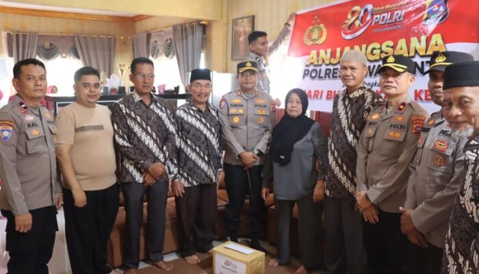 Kapolres Sawahlunto Sambangi Kediaman Purnawirawan Polri Jelang Hari Bhayangkara ke-80