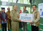 baznas-agam-salurkan-zakat-dukung-pendidikan-pelajar