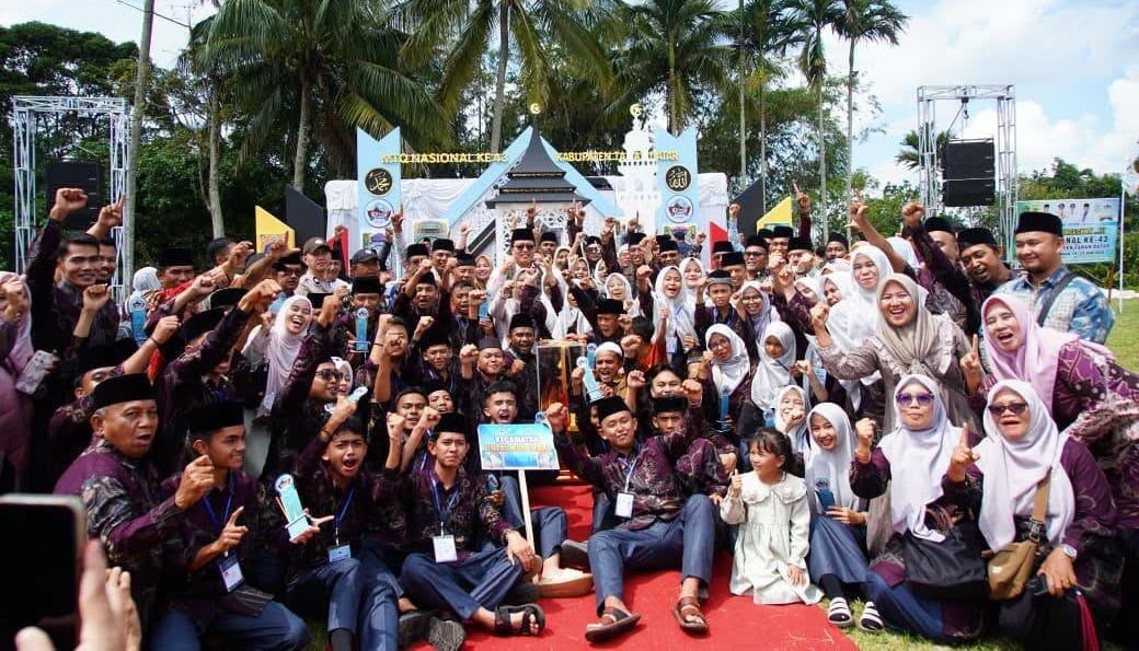 mtq-nasional-ke-43-tingkat-kabupaten-tanah-datar-resmi-ditutup,-lintau-buo-utara-raih-juara-umum