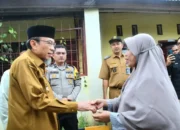 pemko-padang-salurkan-bantuan-sosial-bagi-keluarga-korban-hanyut-pantai