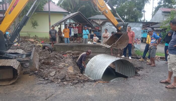 Pemkab Agam Gerak Cepat Perbaiki Jalan Amblas di Balai Salasa