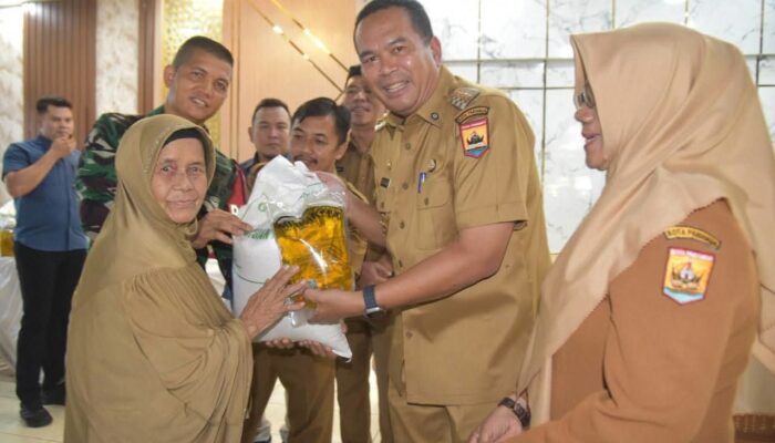 Pemkot Pariaman Salurkan Bantuan Pangan Bagi 9.938 Keluarga Penerima Manfaat