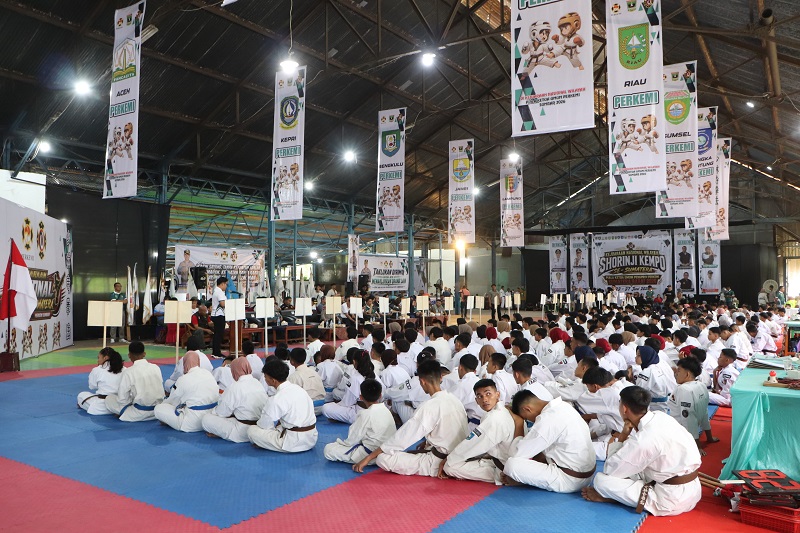 sawahlunto-jadi-lautan-kenshi,-kejurnaswil-shorinji-kempo-dongkrak-sport-tourism-dan-umkm