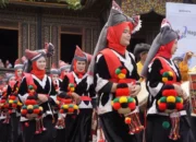 busana-adat-baju-milik-memukau-pengunjung-festival-minangkabau-di-tanah-datar