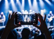 tak-perlu-kamera-mahal,-ini-cara-mudah-menghasilkan-video-konser-musik-berkualitas-hanya-bermodal-hp-di-kelas-rp2-jutaan