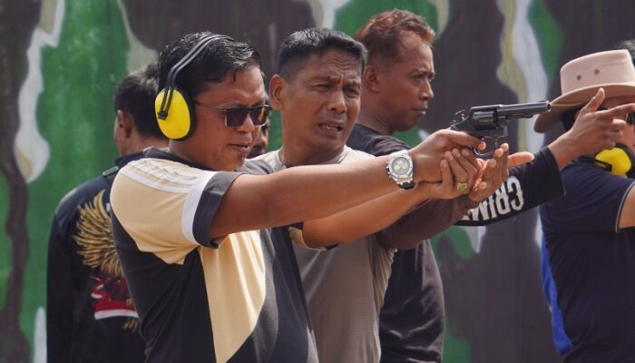 Polres Dharmasraya Pererat Sinergi Lewat Latihan Menembak HUT Bhayangkara ke-80