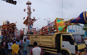 Warga Pariaman Awali Puncak Pesona Hoyak Tabuik Melalui Prosesi Naik Pangkek