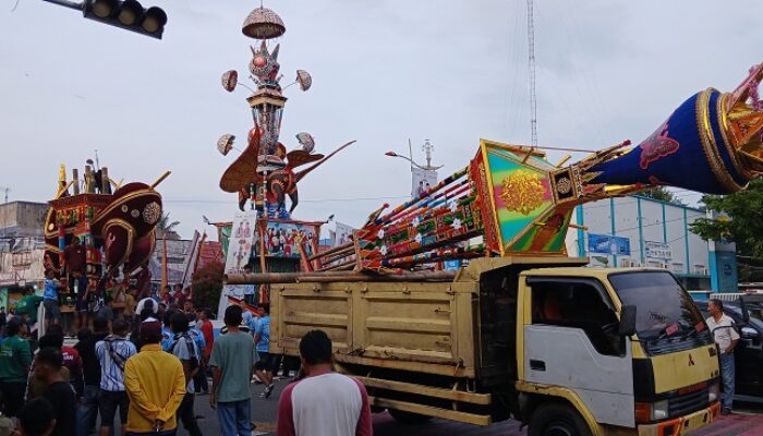 Warga Pariaman Awali Puncak Pesona Hoyak Tabuik Melalui Prosesi Naik Pangkek