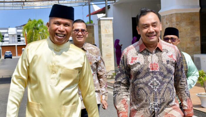 Ribuan Pengunjung Padati Puncak Pesona Hoyak Tabuik Piaman 2026