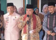 bupati-agam-lepas-pawai-khatam-al-qur’an-di-empat-lokasi,-dorong-lahirnya-generasi-qurani