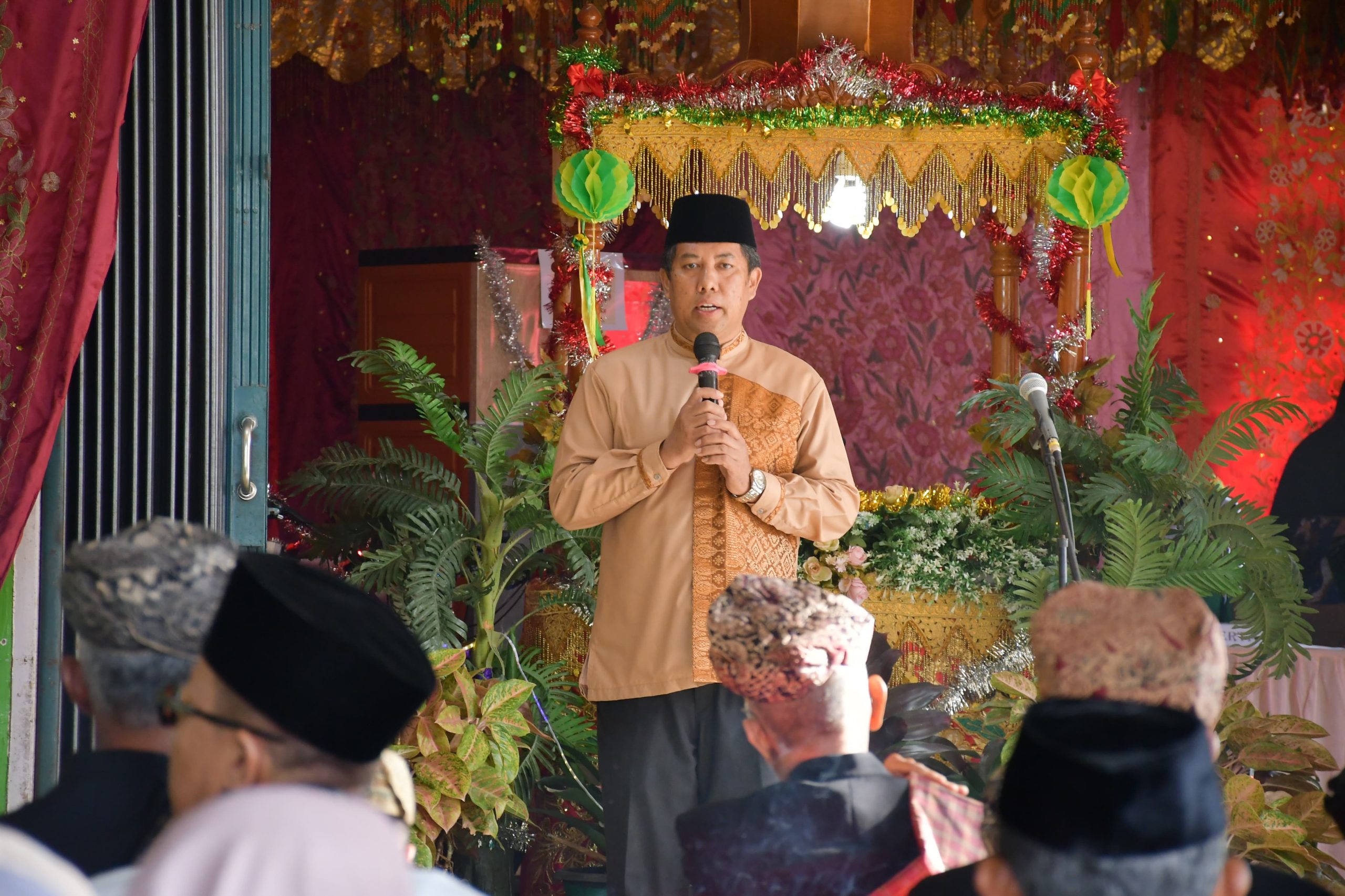 12-santri-mdta-sawah-dangka-diarak-naik-bendi,-sekda-agam:-khatam-al-qur’an-fondasi-mewujudkan-generasi-madani