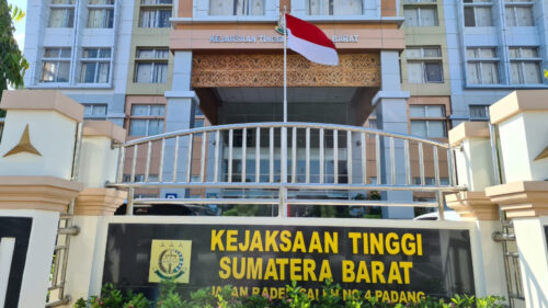 kejati-tahan-lagi-dua-tersangka-dugaan-korupsi-di-uin-imam-bonjol