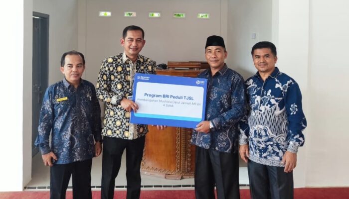 BRI Cabang Solok Salurkan Bantuan Pembangunan Mushola untuk MTsN 4 Solok