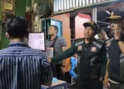 Satpol PP Padang Jaring Remaja dan Tegur Pemilik Warnet Larut Malam