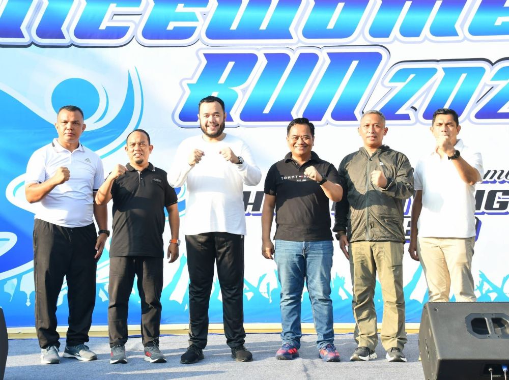 bhayangkara-run-2026-di-padang-diikuti-1.000-peserta,-fadly-amran-apresiasi-polresta-padang