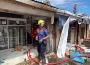Damkar Padang Padamkan Kebakaran Rumah dan Selamatkan Aset Rp1,2 Miliar