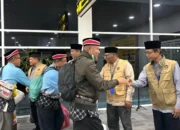 diiringi-hujan-deras,-jemaah-haji-kloter-6-debarkasi-padang-tiba-dini-hari