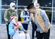 Bupati Agam Sambut Kepulangan 311 Jamaah Haji di Padang Pariaman