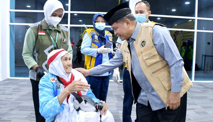 Bupati Agam Sambut Kepulangan 311 Jamaah Haji di Padang Pariaman