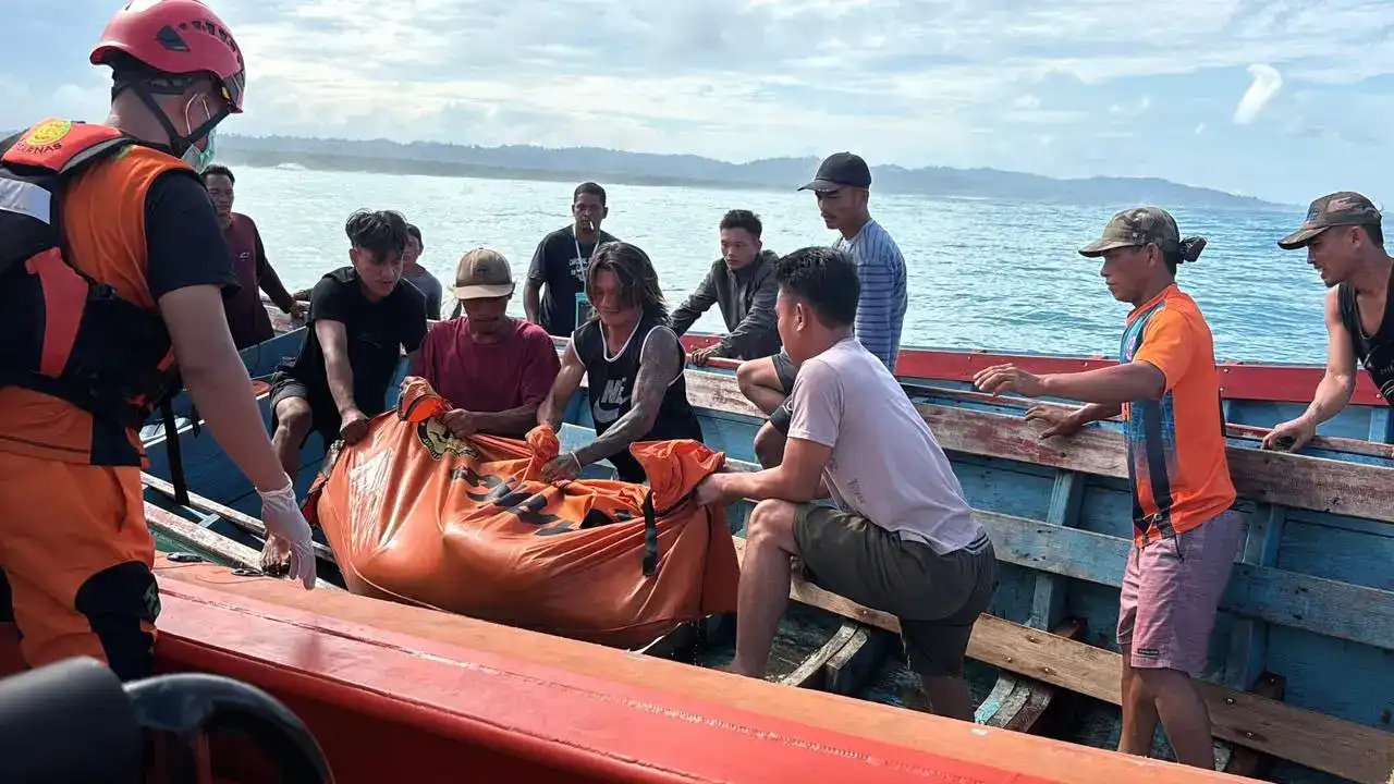 tim-sar-temukan-korban-kapal-terbalik-di-perairan-mentawai