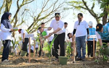 Gubernur Mahyeldi Pimpin Aksi Tanam 1.000 Pohon Pulihkan Hutan Kota Malvinas