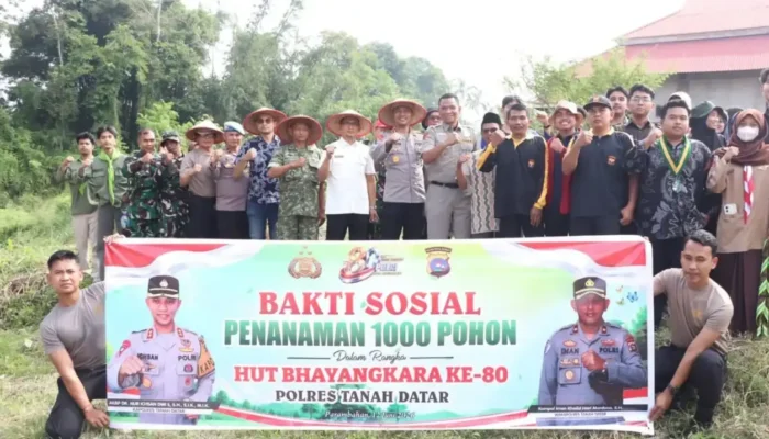 Polres Tanah Datar Tanam Seribu Pohon Mitigasi Banjir Bandang
