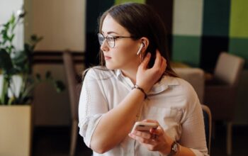 Optimalkan Produktivitas dengan Memilih Earbuds Berteknologi AI yang Tepat